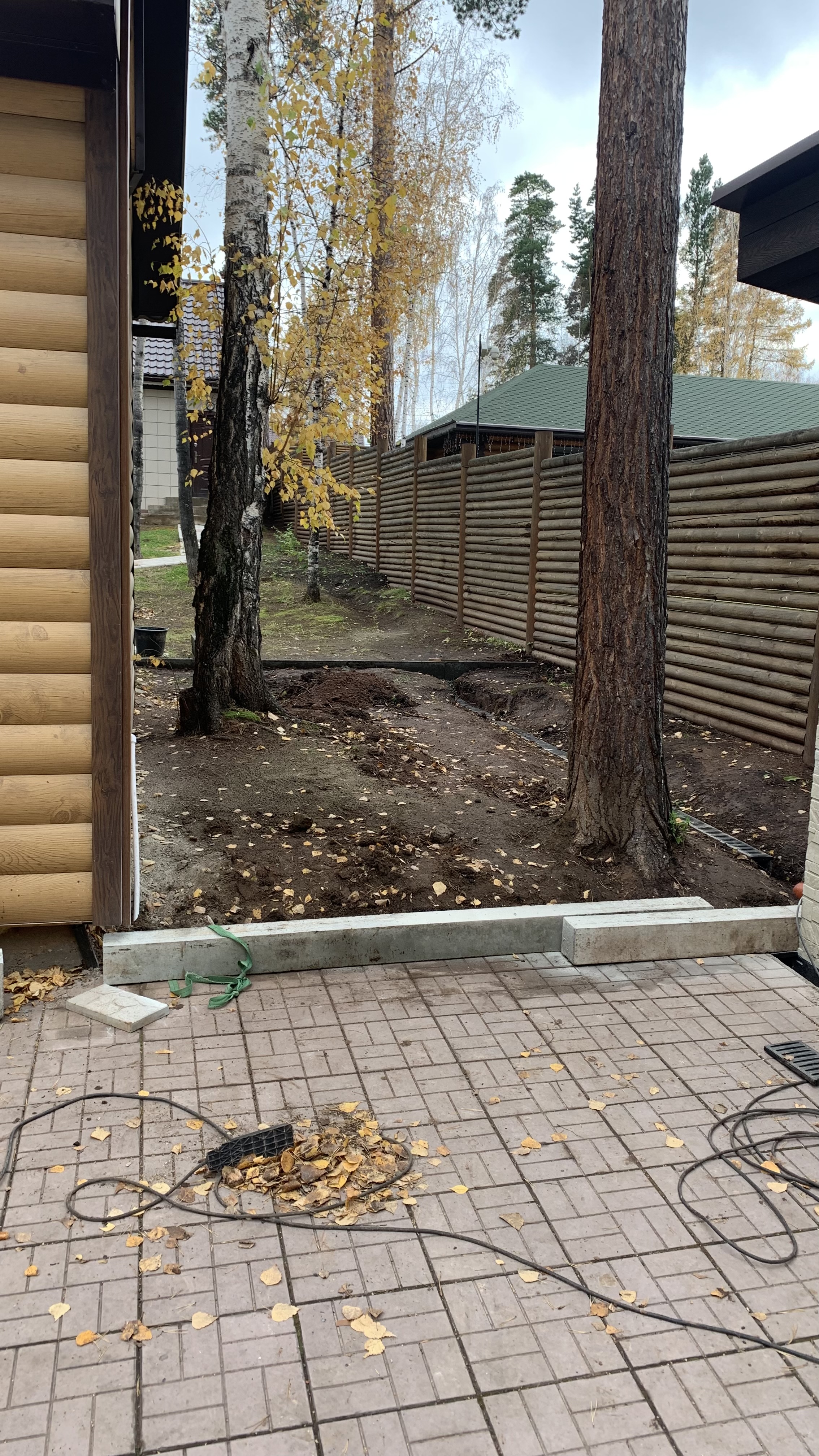 Процесс стороительно-отделочных работ столярами по строительству терассы беседки в г. Братске столярной мастерской ЛариксПро LarixPro.
